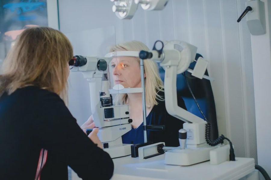 Kontrolle der Sehfähigkeit der Augen